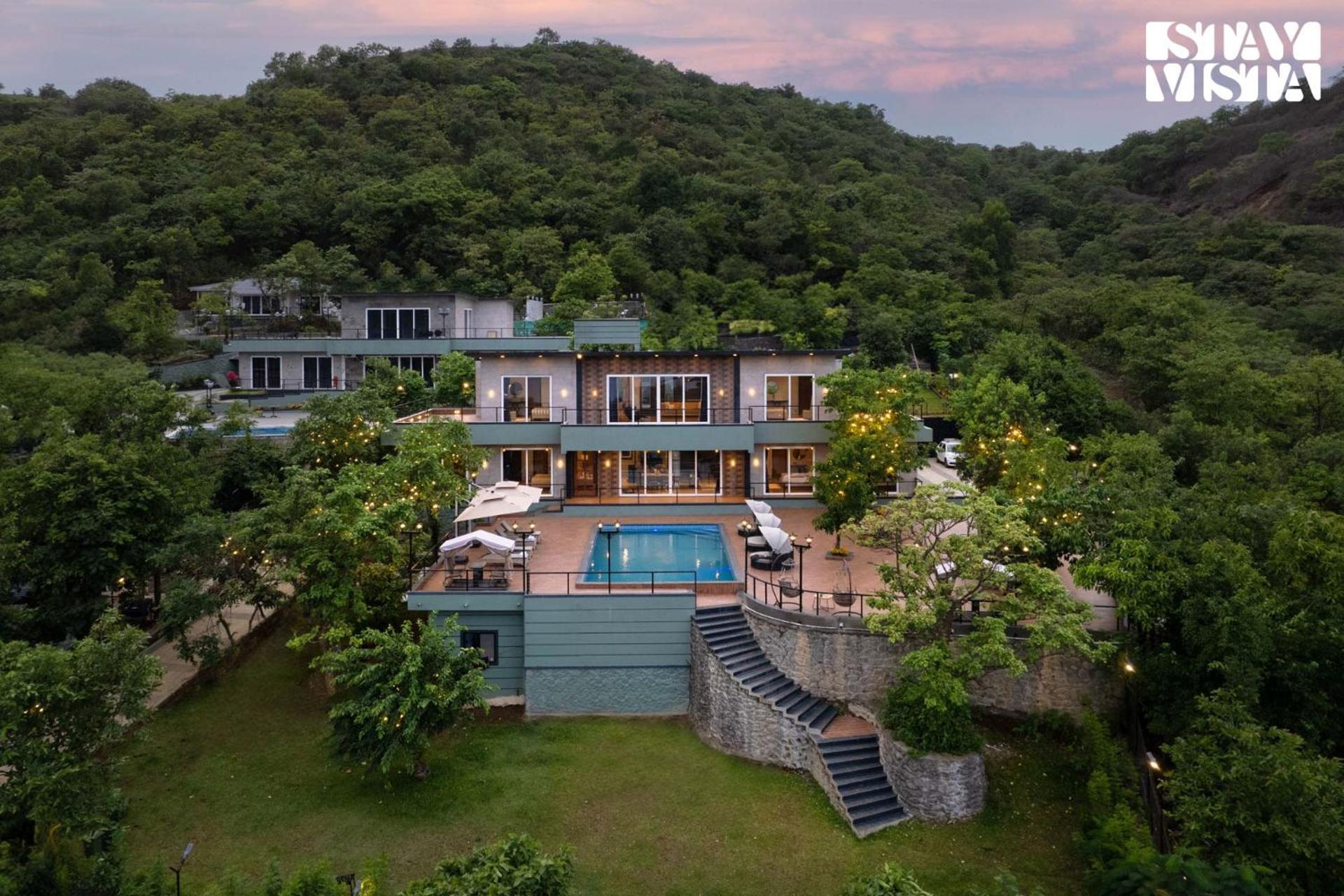 Stayvista At La Nirvana With Pool, Music Speaker & Indoor-Outdoor Game Lonavala Exterior photo