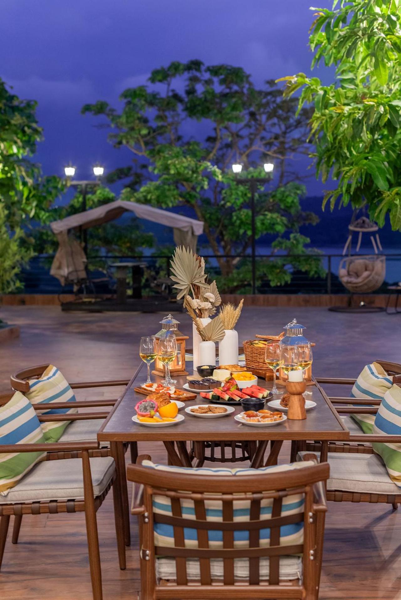 Stayvista At La Nirvana With Pool, Music Speaker & Indoor-Outdoor Game Lonavala Exterior photo