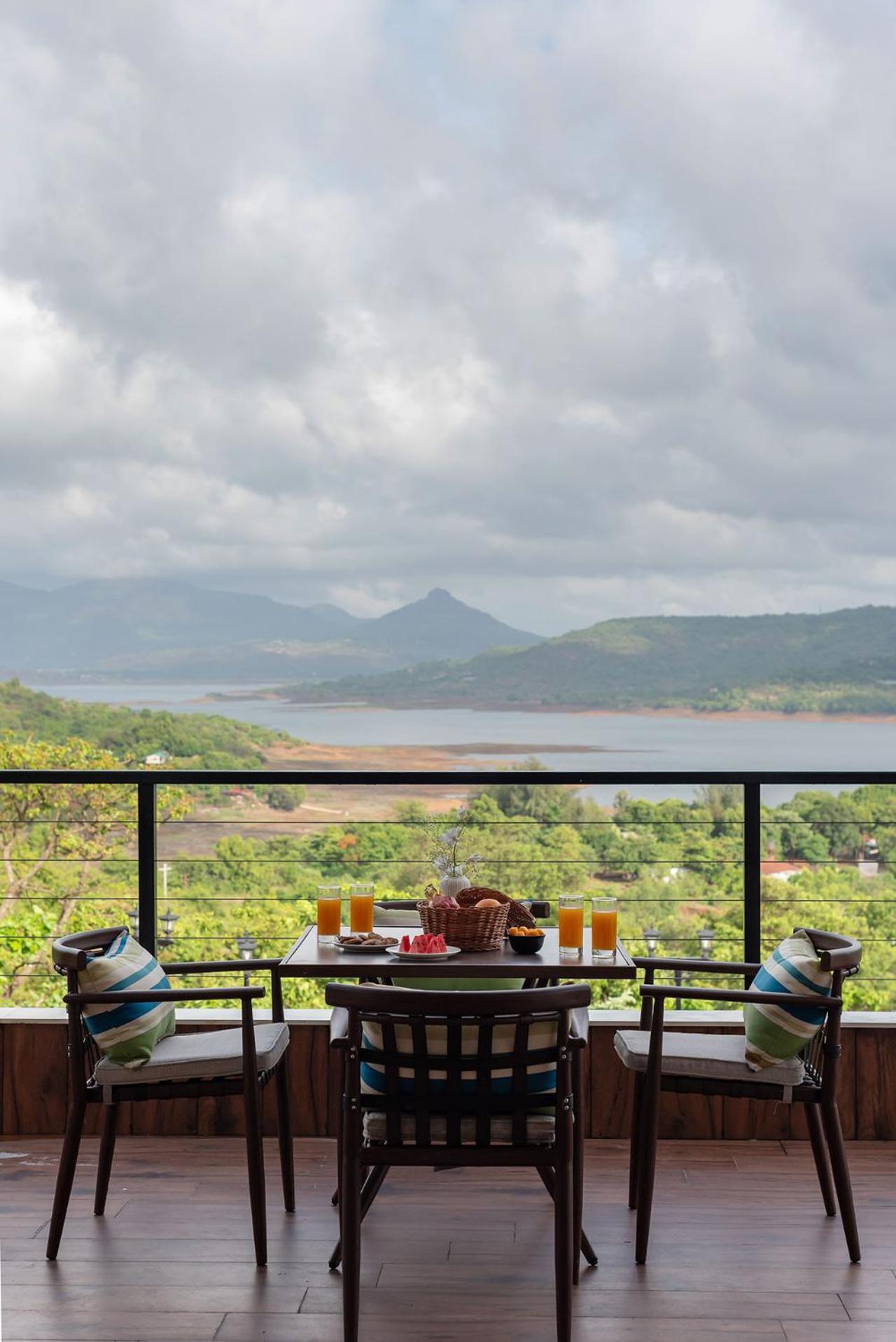 Stayvista At La Nirvana With Pool, Music Speaker & Indoor-Outdoor Game Lonavala Exterior photo